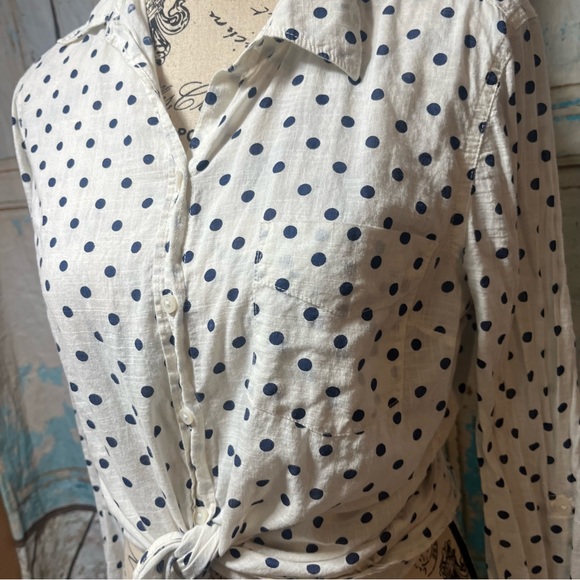 ⭐️3 for $11⭐️ 5 for $15 ⭐️ women's button up top from SO - Picture 2 of 3